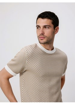 Reserved - Strukturalny sweter z krótkim rękawem - beżowy ze sklepu Reserved w kategorii Swetry męskie - zdjęcie 189128662