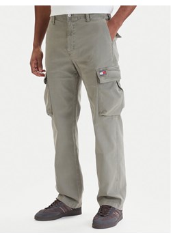 Tommy Jeans Spodnie cargo Otis DM0DM22403 Zielony Regular Fit ze sklepu MODIVO w kategorii Spodnie męskie - zdjęcie 189131623
