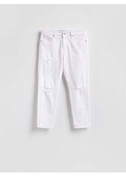 Reserved - Jeansy carrot slim z przetarciami - biały ze sklepu Reserved w kategorii Jeansy męskie - zdjęcie 189132481