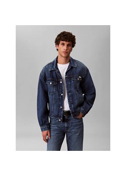 Calvin Klein Jeans Kurtka jeansowa 90S HORIZON TRUCKER | Regular Fit ze sklepu Gomez Fashion Store w kategorii Kurtki męskie - zdjęcie 189135294