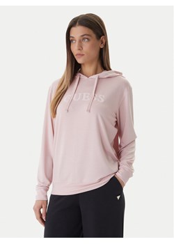 Guess Bluza O6GQ00 KCQP2 Różowy Regular Fit ze sklepu MODIVO w kategorii Bluzy damskie - zdjęcie 189135581