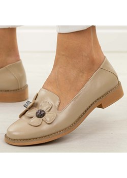 Beżowe półbuty damskie Jezzi 25128-3 ze sklepu suzana.pl w kategorii Półbuty damskie - zdjęcie 189136841