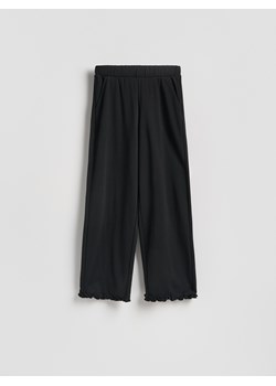 Reserved - Bawełniane spodnie z falbanką - czarny ze sklepu Reserved w kategorii Spodnie damskie - zdjęcie 189138741