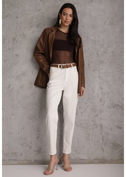 Białe Jeansy Mom Fit z Wiskozą Bawełną i Paskiem z Metaliczną Klamrą Salennith ze sklepu renee.pl w kategorii Jeansy damskie - zdjęcie 189160030