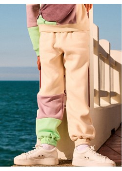 Roxy Spodnie dresowe Remember The Name ERGFB03340 Beżowy Regular Fit ze sklepu MODIVO w kategorii Spodnie dziewczęce - zdjęcie 189172723