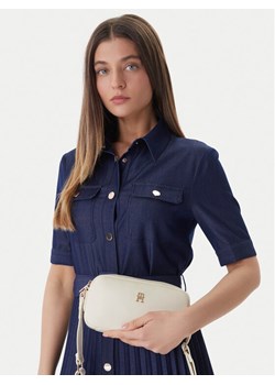 Torebka Tommy Hilfiger Th Essential Camera Bag AW0AW18370 Beżowy ze sklepu eobuwie.pl w kategorii Listonoszki - zdjęcie 189176903
