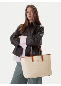 Torebka Tommy Hilfiger Th Monoplay Tote Le AW0AW17416 Beżowy ze sklepu eobuwie.pl w kategorii Torby Shopper bag - zdjęcie 189177111