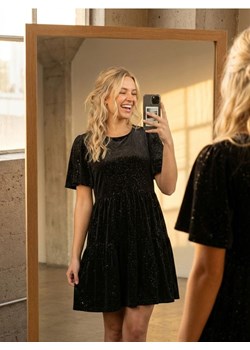 Sinsay - Sukienka bombka z połyskującą aplikacją - czarny ze sklepu Sinsay w kategorii Sukienki - zdjęcie 189180812