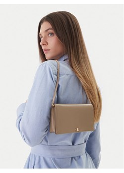 Torebka Calvin Klein Ck Wallet On Chain LV04F3319G Beżowy ze sklepu eobuwie.pl w kategorii Listonoszki - zdjęcie 189180891