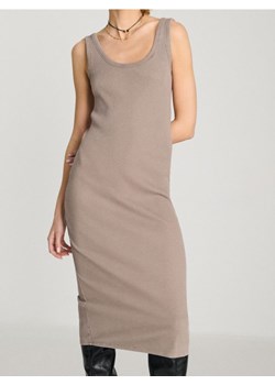 Sinsay - Dopasowana dzianinowa sukienka midi z efektem sprania - beżowy ze sklepu Sinsay w kategorii Sukienki - zdjęcie 189186882