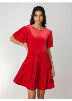 Sinsay - Sukienka bombka z połyskującą aplikacją - czerwony ze sklepu Sinsay w kategorii Sukienki - zdjęcie 189186883