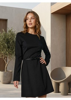 Sinsay - Klasyczna sukienka mini z paskiem i wiskozą - czarny ze sklepu Sinsay w kategorii Sukienki - zdjęcie 189186901