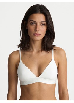 Guess Biustonosz bezfiszbinowy O6GC05 KE831 Écru ze sklepu MODIVO w kategorii Biustonosze - zdjęcie 189187850