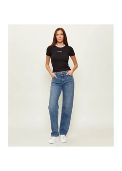 Guess Jeans T-shirt EMBRO RINGER | Slim Fit ze sklepu Gomez Fashion Store w kategorii Bluzki damskie - zdjęcie 189189620