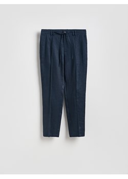 Reserved - Lniane spodnie jogger - granatowy ze sklepu Reserved w kategorii Spodnie męskie - zdjęcie 189192230