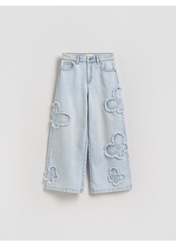Reserved - Jeansy wide leg z aplikacjami - niebieski ze sklepu Reserved w kategorii Spodnie dziewczęce - zdjęcie 189192403
