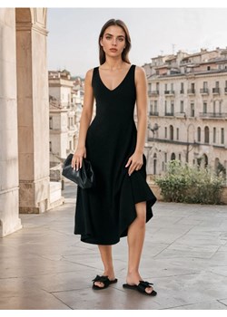 Sinsay - Strukturalna sukienka midi na ramiączkach - czarny ze sklepu Sinsay w kategorii Sukienki - zdjęcie 189193762