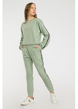 Pistacjowe spodnie dresowe z lampasami, Rozmiar - 152, Kolor - Pistacjowy ze sklepu REPORTER w kategorii Spodnie dziewczęce - zdjęcie 189208192