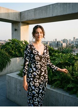 Sinsay - Sukienka midi w kwiaty - wielobarwny ze sklepu Sinsay w kategorii Sukienki - zdjęcie 189211482