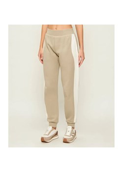 Armani Exchange Spodnie dresowe | Regular Fit ze sklepu Gomez Fashion Store w kategorii Spodnie damskie - zdjęcie 189220784
