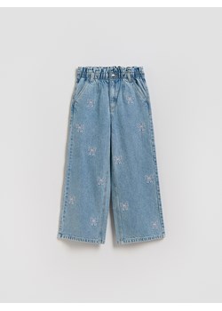 Reserved - Jeansy wide leg z haftem - niebieski ze sklepu Reserved w kategorii Spodnie dziewczęce - zdjęcie 189221041