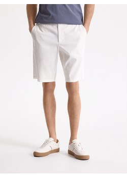 Reserved - Szorty regular z lyocellem - biały ze sklepu Reserved w kategorii Spodnie męskie - zdjęcie 189221221