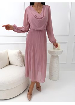 Pudrowa Plisowana Sukienka z Lejącym Dekoltem ze sklepu ModnaKiecka.pl w kategorii Sukienki - zdjęcie 189223260