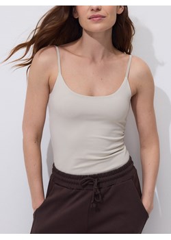 Reserved - Gładki top na ramiączkach - beżowy ze sklepu Reserved w kategorii Bluzki damskie - zdjęcie 189224970