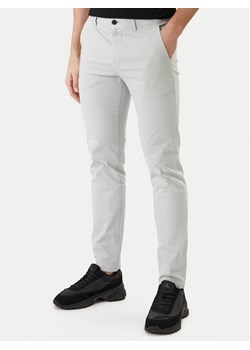BOSS Chinosy 50510933 Szary Slim Fit ze sklepu MODIVO w kategorii Spodnie męskie - zdjęcie 189225200
