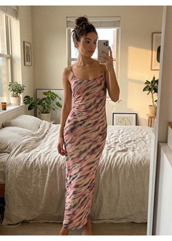 Sinsay - Dopasowana sukienka midi na ramiączkach - wielobarwny ze sklepu Sinsay w kategorii Sukienki - zdjęcie 189227714