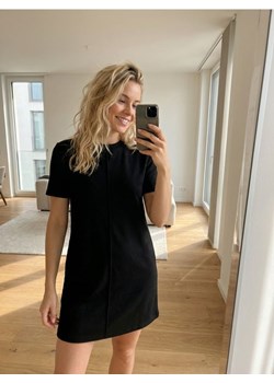 Sinsay - Dzianinowa sukienka mini w prążek - czarny ze sklepu Sinsay w kategorii Sukienki - zdjęcie 189235632