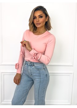 BLUZKA Z OZDOBNYMI KWIATAMI NA RĘKAWACH- JASNORÓŻOWA ze sklepu olika.com.pl w kategorii Bluzki damskie - zdjęcie 189237510
