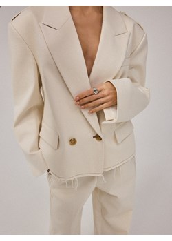 Mohito - Krótka kremowa marynarka oversize - kremowy ze sklepu Mohito w kategorii Marynarki damskie - zdjęcie 189244592