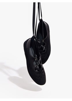 Mohito - Baleriny z wiązaniem - czarny ze sklepu Mohito w kategorii Balerinki - zdjęcie 189244882