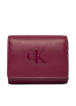 Portfel Calvin Klein Bold Ck Medium Bifold LV04F1047G Bordowy ze sklepu eobuwie.pl w kategorii Portfele damskie - zdjęcie 189247504