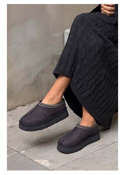 trendyol Skórzane kapcie w kolorze czarnym ze sklepu Limango Polska w kategorii Kapcie damskie - zdjęcie 189250702