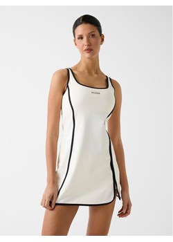 Guess Sukienka codzienna 181229 Beżowy Classic Fit ze sklepu MODIVO w kategorii Sukienki - zdjęcie 189254591