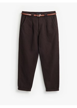 Mohito - Jeansy chino slim z paskiem - ciemnobrązowy ze sklepu Mohito w kategorii Jeansy damskie - zdjęcie 189257791