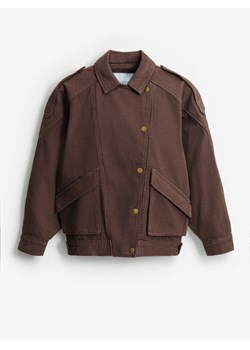 Mohito - Jeansowa brązowa kurtka oversize - ciemnobrązowy ze sklepu Mohito w kategorii Kurtki damskie - zdjęcie 189257954