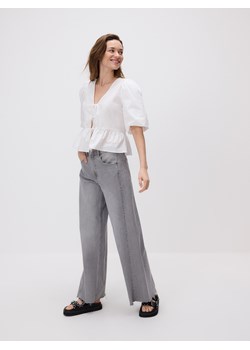 Reserved - Wiązana bluzka z baskinką - biały ze sklepu Reserved w kategorii Bluzki damskie - zdjęcie 189259944