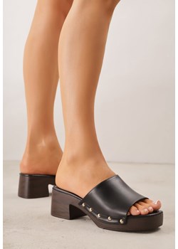 Czarne Klapki na Platformie i Słupku Ozdobione Nitami po Bokach Wilevia ze sklepu renee.pl w kategorii Klapki damskie - zdjęcie 189260131