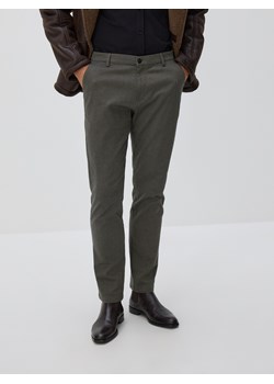 Reserved - Spodnie chino slim fit - ciemnozielony ze sklepu Reserved w kategorii Spodnie męskie - zdjęcie 189262060