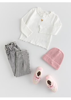 Reserved - Koszulka z falbanką przy dekolcie - złamana biel ze sklepu Reserved w kategorii Bluzki dziewczęce - zdjęcie 189262362