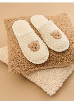 Sinsay - Strukturalne kapcie - kremowy ze sklepu Sinsay w kategorii Kapcie damskie - zdjęcie 189264811