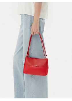 Torebka Calvin Klein Ck Mixmedia Convertible Sm Bag K60K613009 Czerwony ze sklepu eobuwie.pl w kategorii Torebki damskie - zdjęcie 189264932