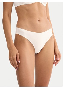 Triumph Figi klasyczne Illusion 10219711 Écru ze sklepu MODIVO w kategorii Majtki damskie - zdjęcie 189266741