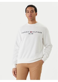 Tommy Hilfiger Bluza Logo MW0MW11596 Biały Regular Fit ze sklepu MODIVO w kategorii Bluzy męskie - zdjęcie 189266774