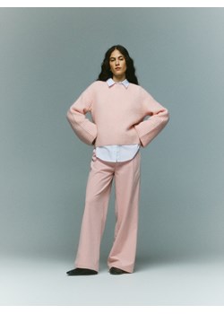 Reserved - Spodnie z paskiem - różowy ze sklepu Reserved w kategorii Spodnie damskie - zdjęcie 189270090
