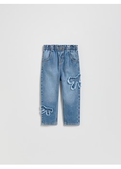 Reserved - Jeansy paperbag z aplikacją - niebieski ze sklepu Reserved w kategorii Spodnie dziewczęce - zdjęcie 189271064