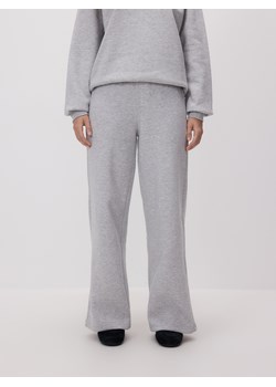 Reserved - Spodnie dresowe - jasnoszary ze sklepu Reserved w kategorii Spodnie damskie - zdjęcie 189271071